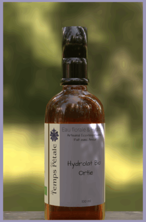 Flacon d'hydrolat bio. Hydrolat Ortie